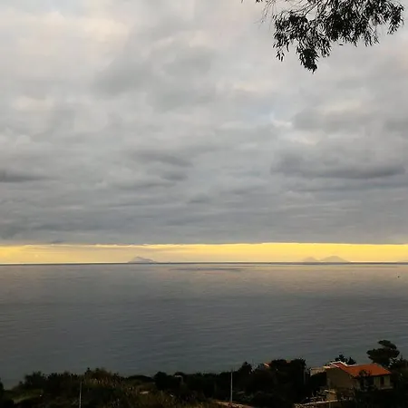 Casa Vacanze U Pignu Holiday home *